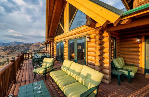 Three Rivers Casa | 4 Kings Log Cabin 150 Acres Spectacular Views