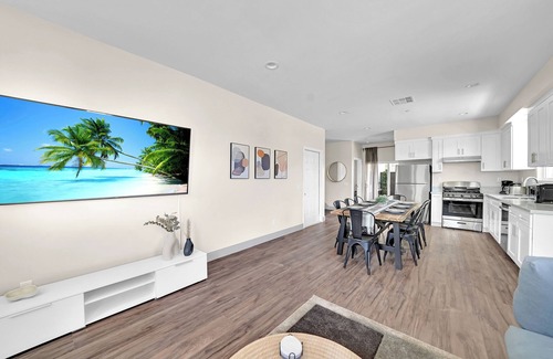 Midway City Casa | 4 Master Bedroom Spacious Central House