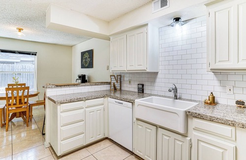 West Arlington Casa | 4 Mi to AT&T Stadium: Townhome in Fort Worth