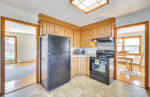 Waterford Casa | 4 Mi to Beach: Furnished Deck at Waterford Home!