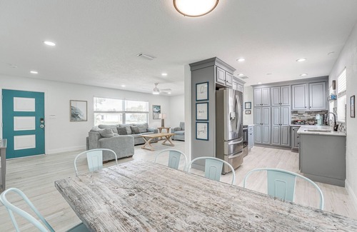 Seminole Casa | 4 Mi to Beaches: Seminole Charmer w/ Outdoor Oasis