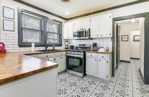 Vollintine-Evergreen Casa | 4 Mi to Beale Street and FedExForum Home with Yard!