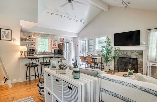 East Falmouth Cabaña | 4 Mi to Bristol Beach: Cottage w/ Pond & Deck