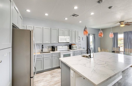 Bullhead City Cabaña | 4 Mi to Casinos: Mtn-view Home in Bullhead City!