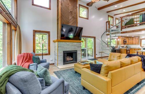 Ellijay Casa | 4 Mi to Dtwn Ellijay Cabin with Pool and River Access