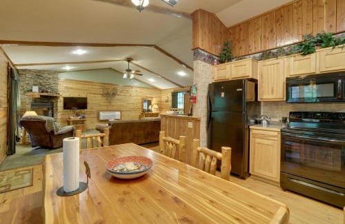 Sylvan Shores Casa | 4 Mi to Marina Cozy Log Cabin in Eureka Springs!