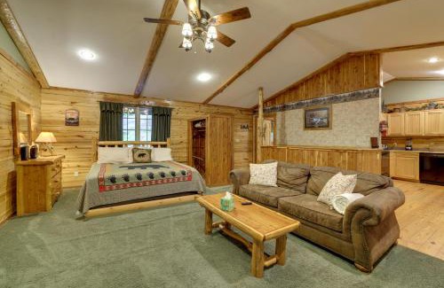 Sylvan Shores Casa | 4 Mi to Marina Cozy Log Cabin in Eureka Springs!