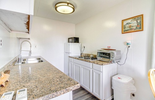 Bosque Farms Cabaña | 4 Mi to Rio Grande: Bosque Farms Home w/ Patio!
