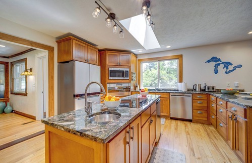 Bellaire Casa | Game Room & Yard: Family-Friendly Bellaire Home!