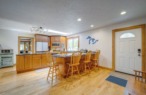 Bellaire Casa | Game Room & Yard: Family-Friendly Bellaire Home!