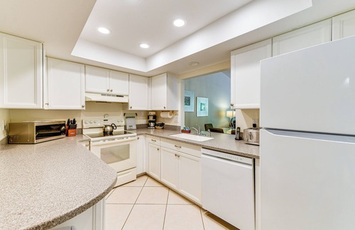 Sarasota Condominio | 4 Mi to Siesta Beach: Condo w/Community Perks!