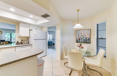Sarasota Condominio | 4 Mi to Siesta Beach: Condo w/Community Perks!