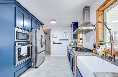 Gainesville Cabaña | 4 Mi to UF: Pet-Friendly Home w/ Yard & Deck