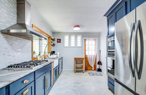 Gainesville Cabaña | 4 Mi to UF: Pet-Friendly Home w/ Yard & Deck