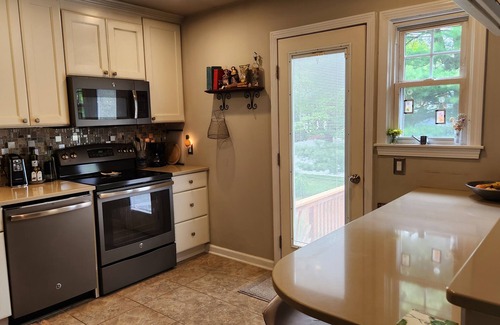 Saratoga Springs Casa | 4 minutes from Saratoga Racetrack, this home is clean & cozy, with private deck