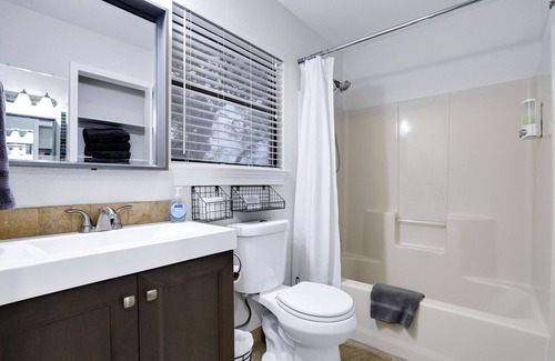 Spring Branch Casa | 4 minutes to the river, cozy hill country getaway