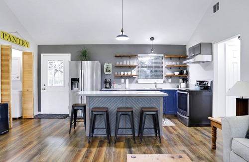 Spring Branch Casa | 4 minutes to the river, cozy hill country getaway