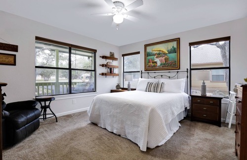Spring Branch Casa | 4 minutes to the river, cozy hill country getaway