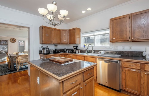 Shorewood Casa | 4 Minutes Walk to Lake Michigan Atwater Park Beach Balconies. Pet Friendly