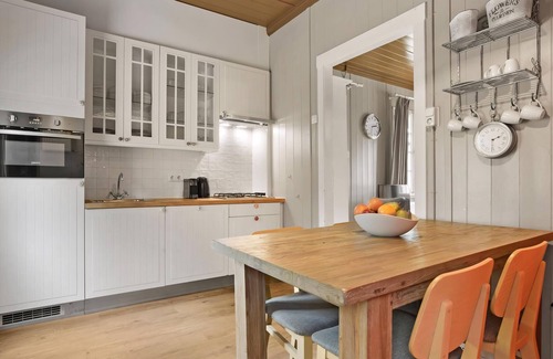 Eerbeek Chalet De Esquí | 4-person chalet in the holiday park Landal Coldenhove