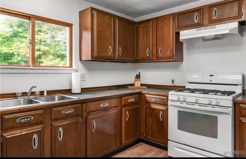 Hamburg Cabaña | 4 person tailgater rustic modern secluded cabin