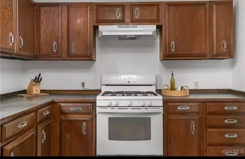 Hamburg Cabaña | 4 person tailgater rustic modern secluded cabin