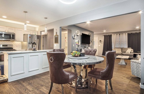Omaha Casa | 4 Private Bedrooms, 3 Full Baths, Beutiful Chefs Kitchen, Yard, EV Charger