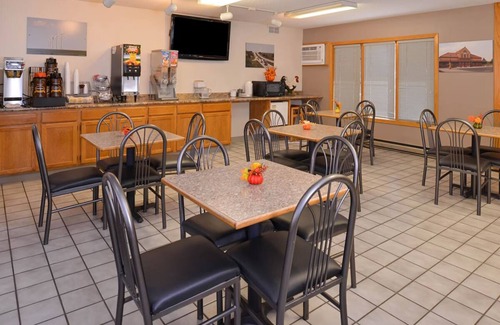 Atlantic Hotel | 4 Relaxing Rooms w/ BBQ Grill and Friendly Staff – Ideal for Business Travelers