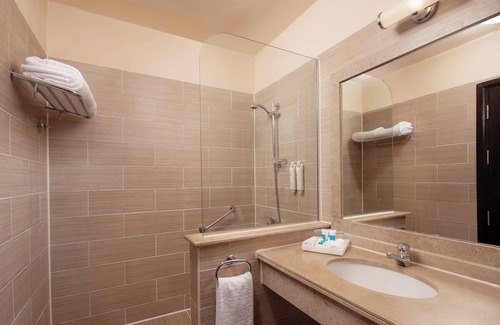 El Quseir Hotel | 4 Relaxing Rooms with Outdoor Pools Escape Close to Beach Attractions