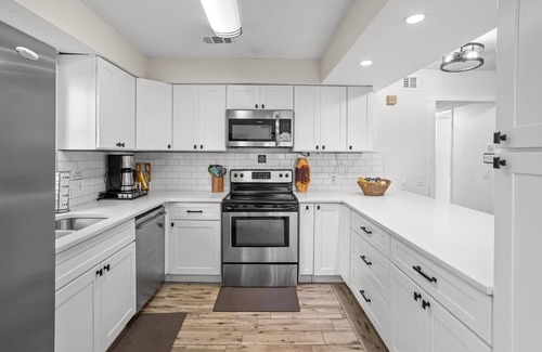 Southwest Orlando Casa | 4 Rooms, Lake, Pool, Hottub, Puttputt