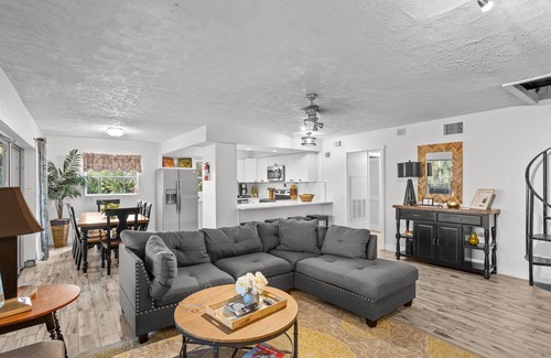 Southwest Orlando Casa | 4 Rooms, Lake, Pool, Hottub, Puttputt