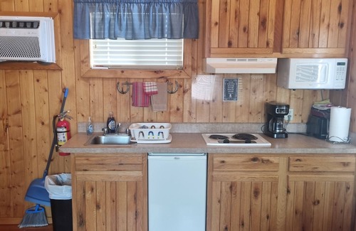 Absarokee Cabina | #4 Rustic cabin with AC in Absarokee - 2 bedrooms