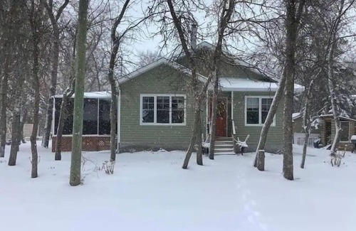 Dunnottar Cabaña | 4 season 3 bdrm cottage w/ many amenities. Family/pet-friendly. Close to lake