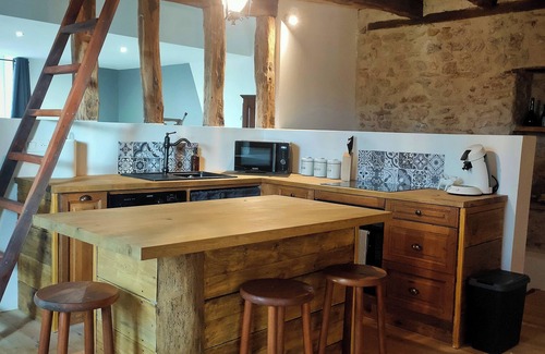 Le Lardin-Saint-Lazare Casa | 4-season gîte with spa and cinema room