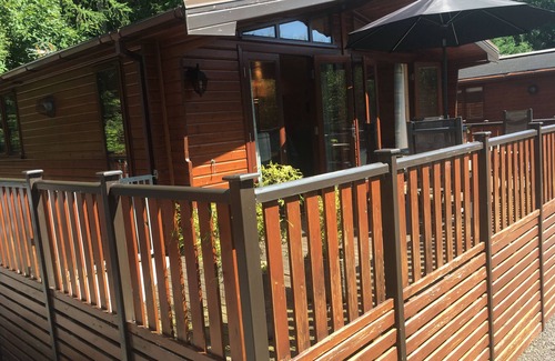 Bridgnorth Cabina | 4 estrellas de lujo Lakeside Pine Lodge (con sauna) en el establecimiento de Shropshire aislada