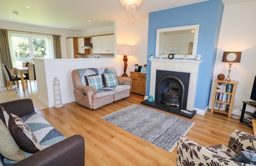 Bushmills Cabaña | 4 THE CLOISTERS, family friendly in Bushmills, County Antrim