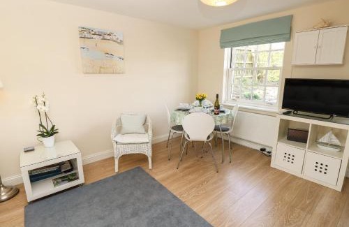 Brading Casa | 4 The Old Post Office Mews