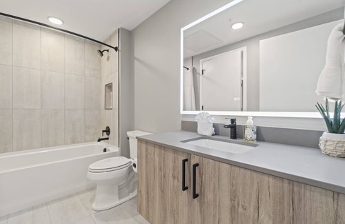 Navy Yard Hotel | 4 Units | Family Getaway Near Capitol Hill | National Gallery & Museums Nearby