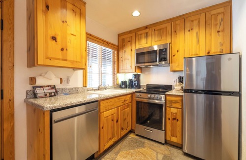 Tahoya Shores Hotel | 4 Units | Tahoe Vista Retreat | Fireplace, Full Kitchen & Free Parking