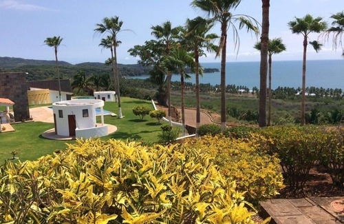 Santa Cruz Casa | #4 Villa Shared Pool & Spa, 3 Bedrooms/2 Bath, Private Beach Ramada