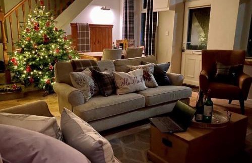 Pontsticill Casa | 4 - Walkers Cottage - Scandinavian BBQ hut -Open fire