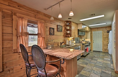 Sebring Cabina | ¡NUEVO! Sebring 'Ranchero Log Cabin' en 40-Acre Farm!