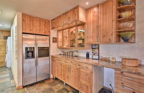 Sebring Cabina | ¡NUEVO! Sebring 'Ranchero Log Cabin' en 40-Acre Farm!