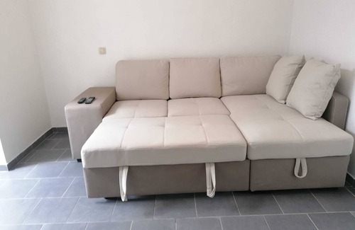 Mons Casa | Estudio con wifi, TV, nevera.