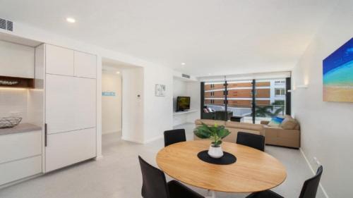 Terrigal Casa | 405 Pine Tree Short Walk To Beach Accom Holidays