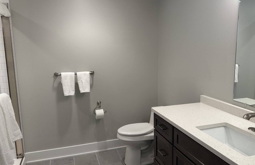 Canandaigua Condominio | 410 Canandaigua Lake 2 Bedroom Condo