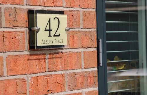 Shrewsbury Apartamento | 42 Albury Place