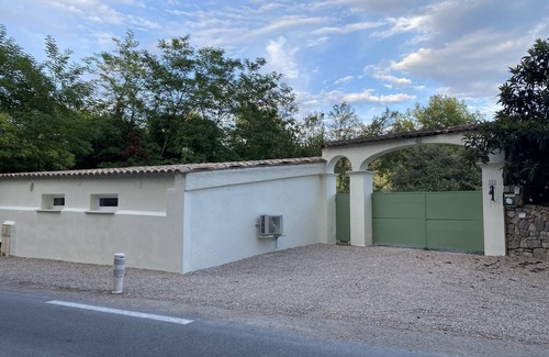 Grasse Apartamento | 420 €/ week GRASSE CANNES MANDELIEU studio with private pool and petanque