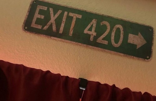 Versailles Apartamento | 420 King studio. New Fall 2023..... The Doobie Den