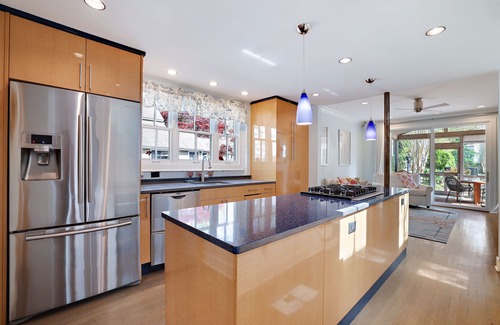 Eastport Casa | 421 Irie: Simply Charming 2 Story COTTAGE!! Private Pool!! 1 Off Street Parking!